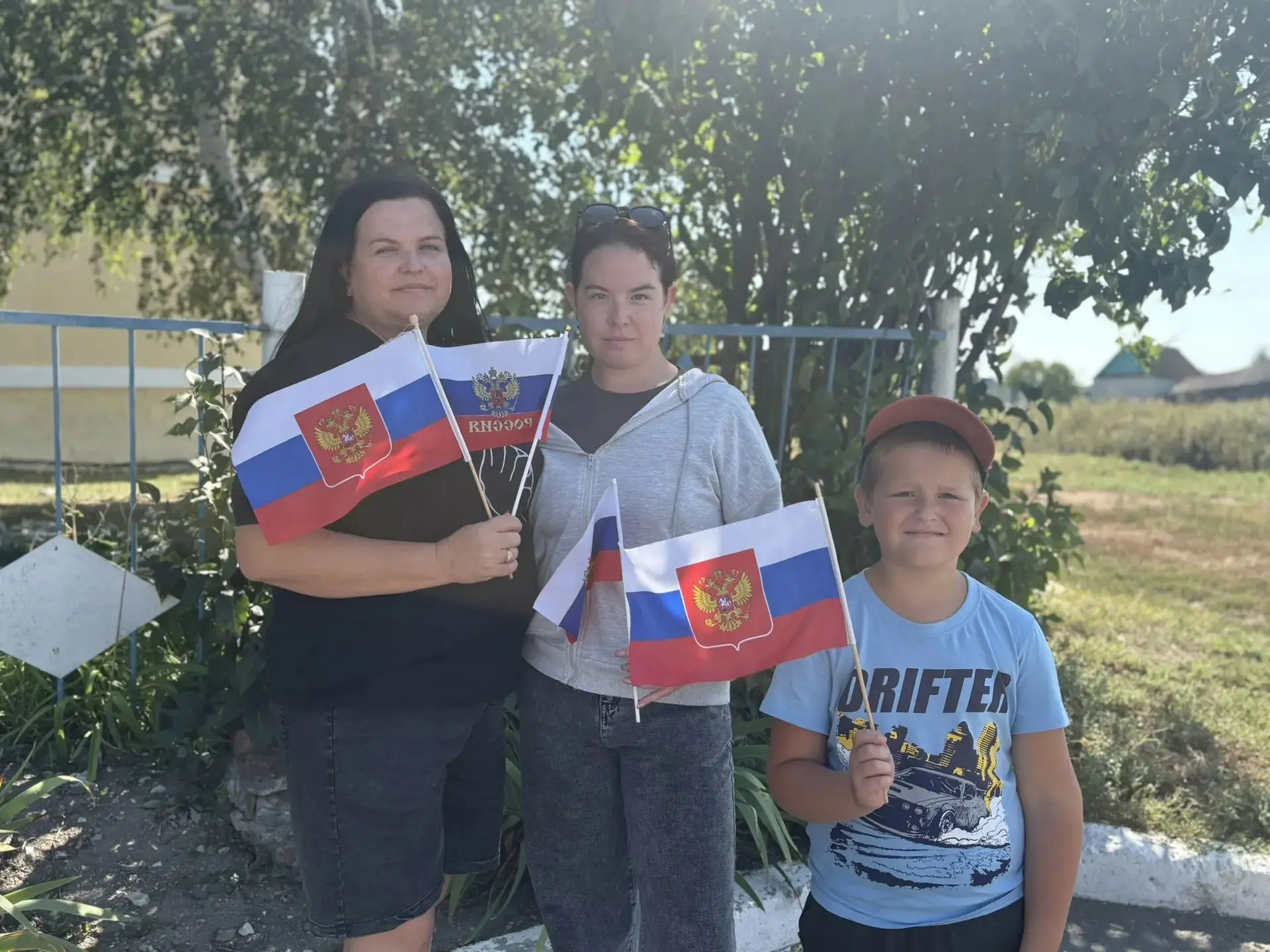 В цветах триколора — душа России... 🇷🇺🕊️