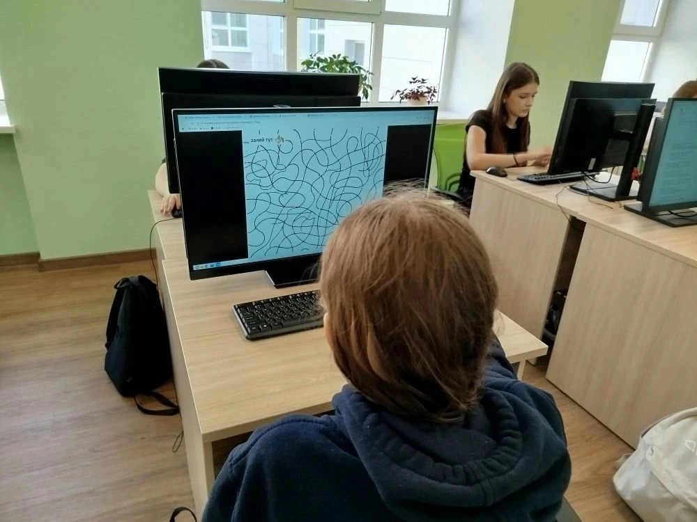 В рамках недели математики и информатики учащиеся 7‑10 классов с энтузиазмом приняли участие в увлек