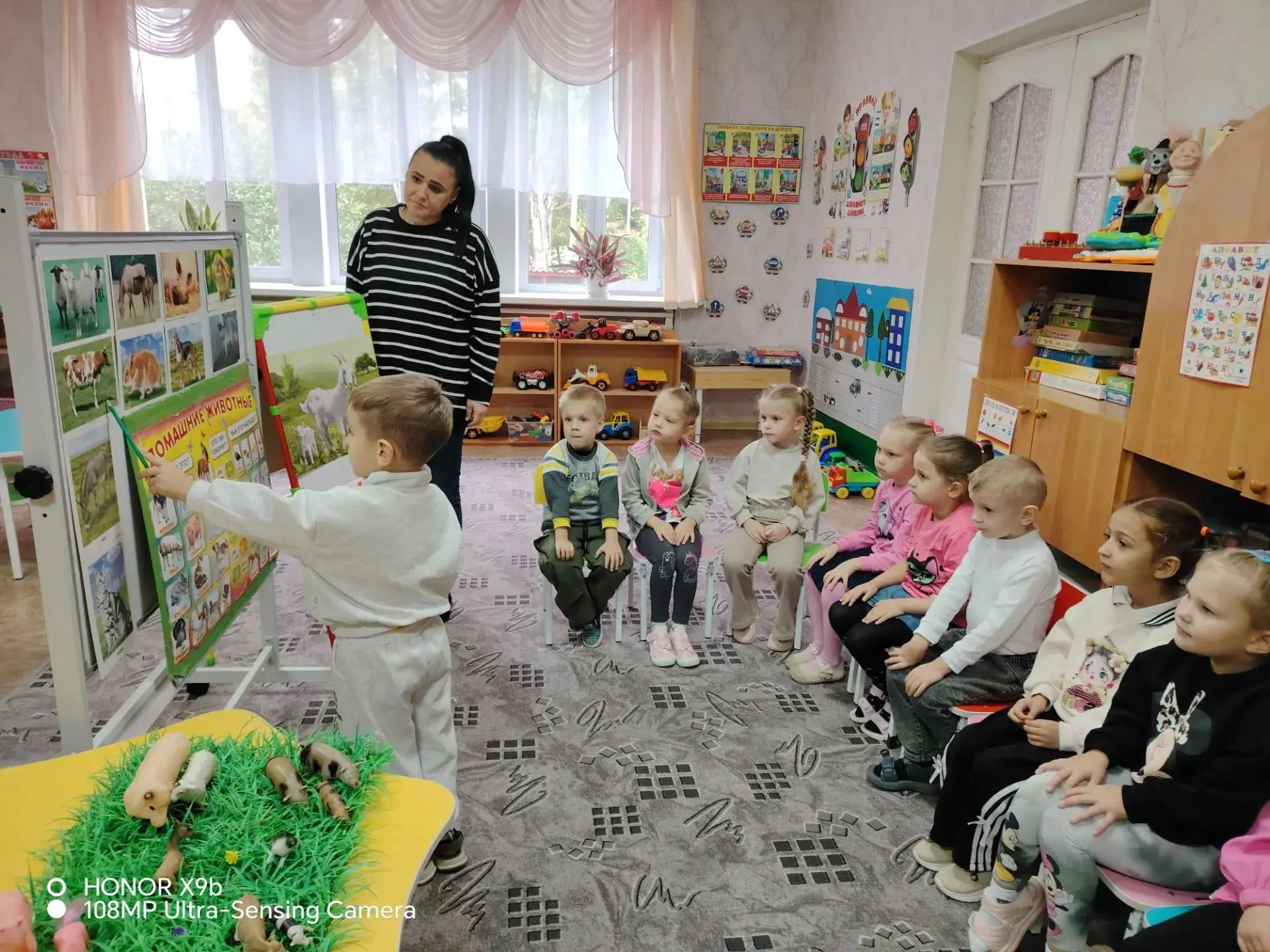 На занятии по художественному творчеству ребята погрузились в тему «Домашние животные и...