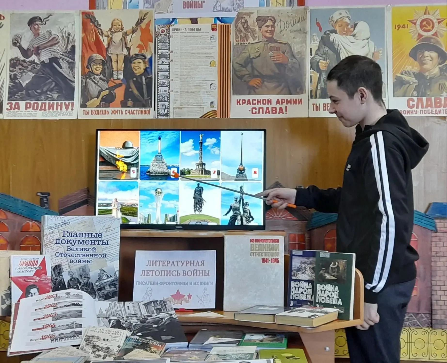 Художественная летопись войны  📍7 апреля ученики 8 "Б" класса (классный руководитель Ионат Е. В.) ст