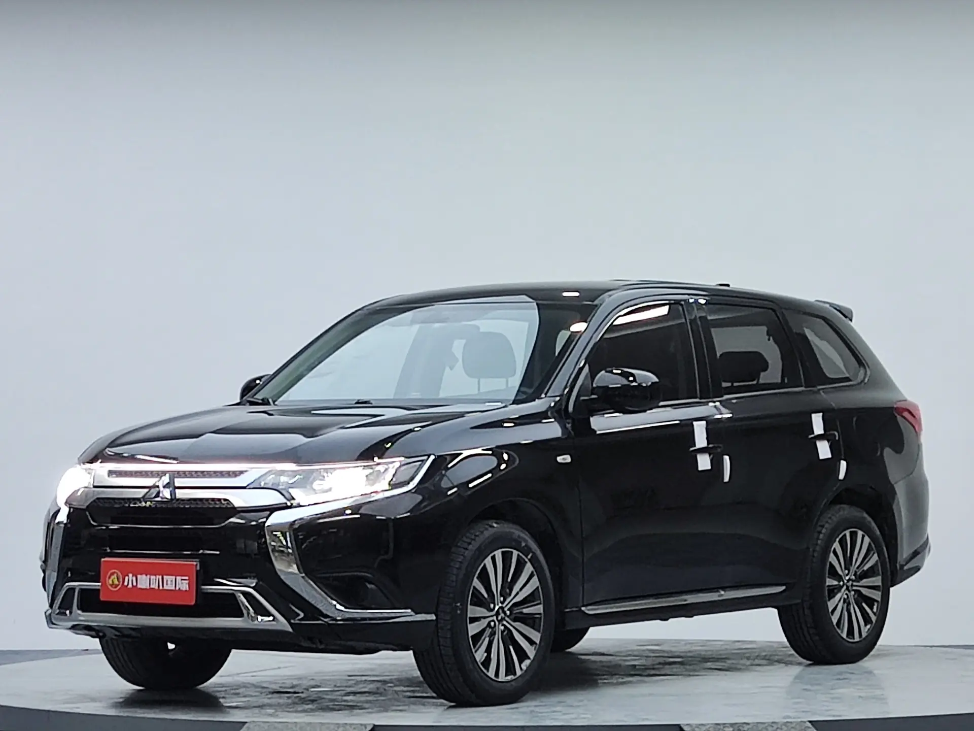 Mitsubishi Outlander 2.0 147 лс
Вариатор, передний привод.
Левый руль ☝️

Небольшое ДТП по заднему б