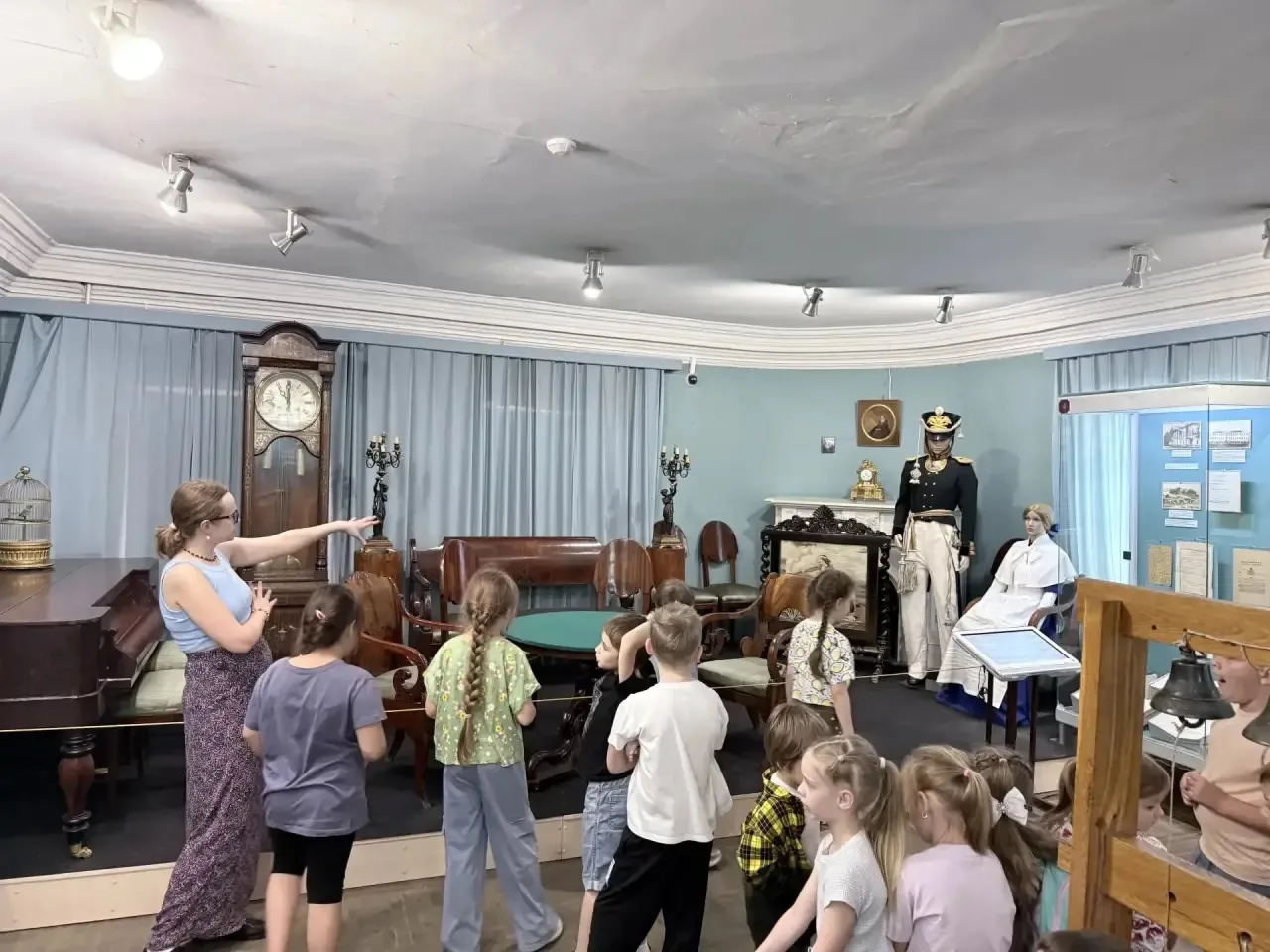 🏛️ Сегодня ребята из нашего лагеря совершили увлекательное путешествие в прошлое и будущее, посетив
