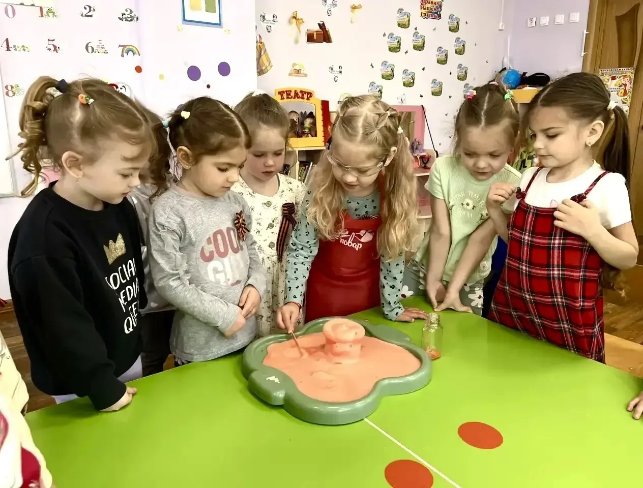 📖Одним из самых интересных и занимательных дел для детей всегда было экспериментирование🧪. 
🌎Мир 