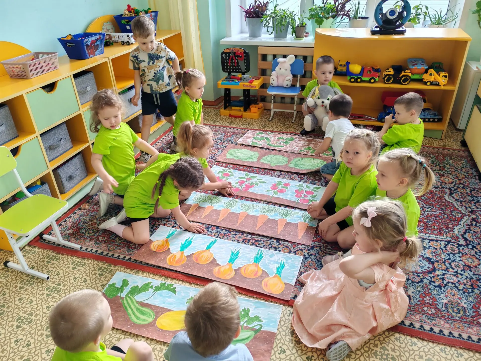 Сегодня в группе "Морозко" было по-настоящему "урожайно"! Ребята превратились в маленьк...