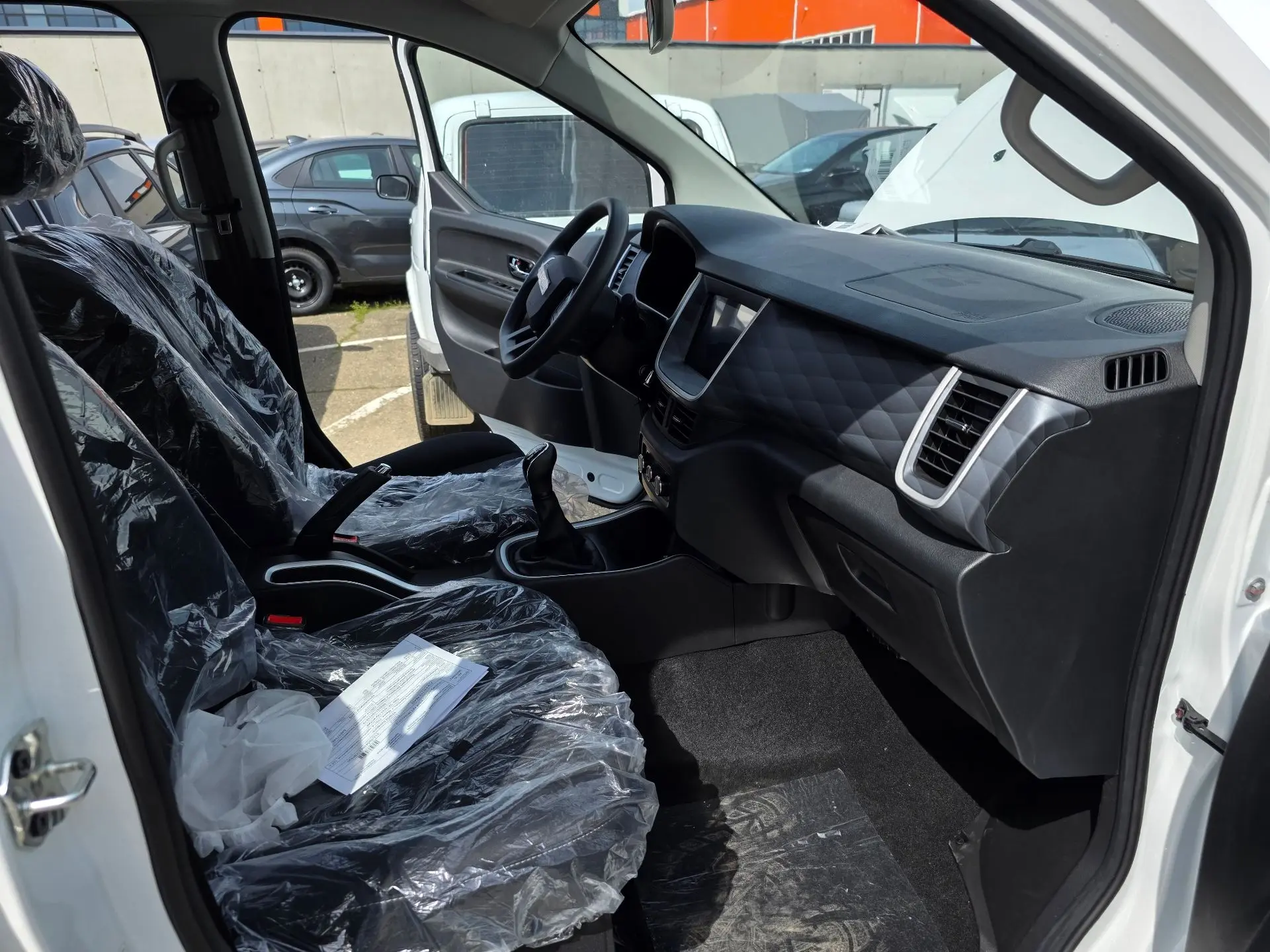 🚐🔥 SKM M7: АвтоВАЗ решил проверить страну на вшивость. И делает это за почти 3 миллиона рублей. Пока