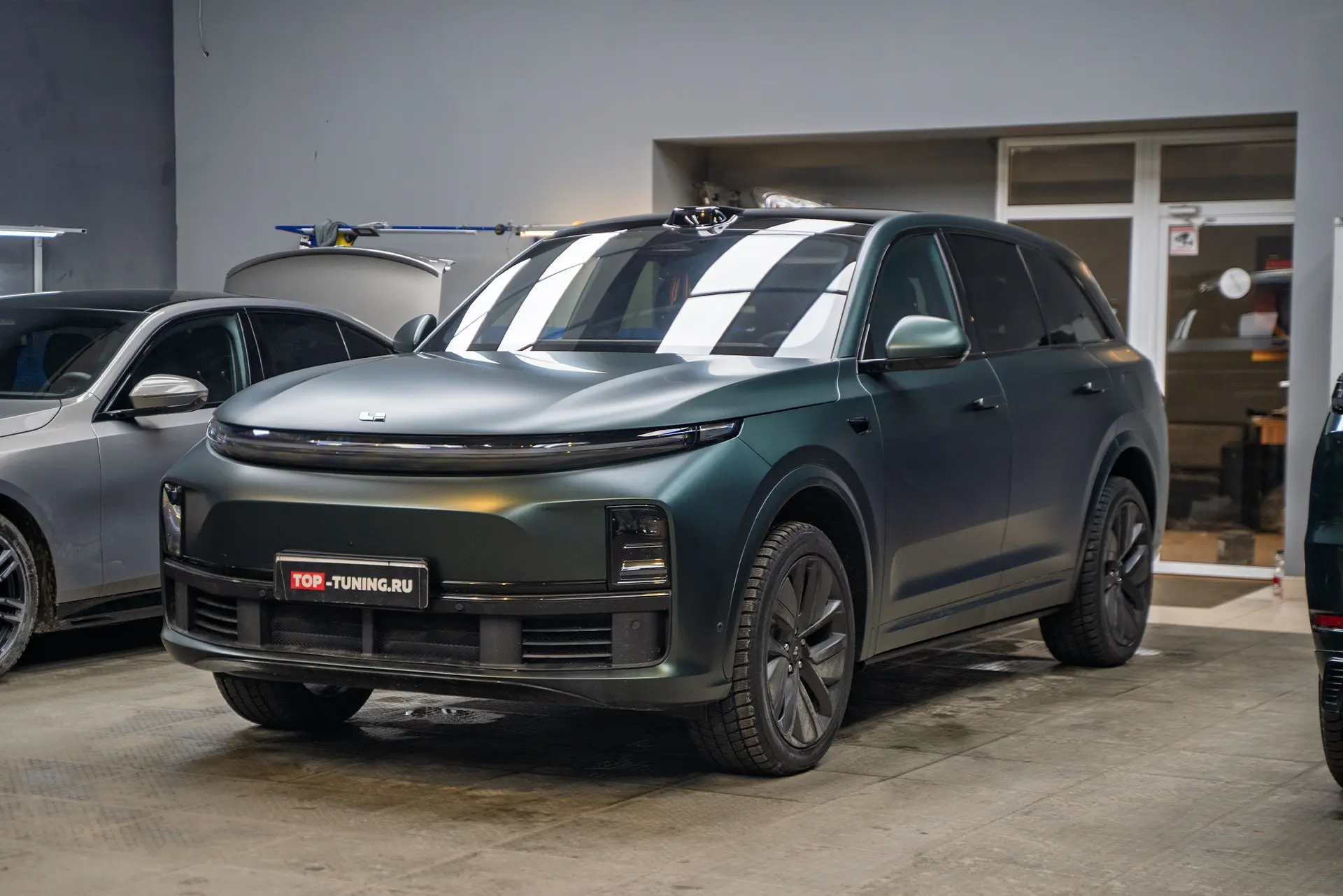 Дооснащение Li Auto L7 – брызговики на колесные арки и резинки-уплотнители в двери