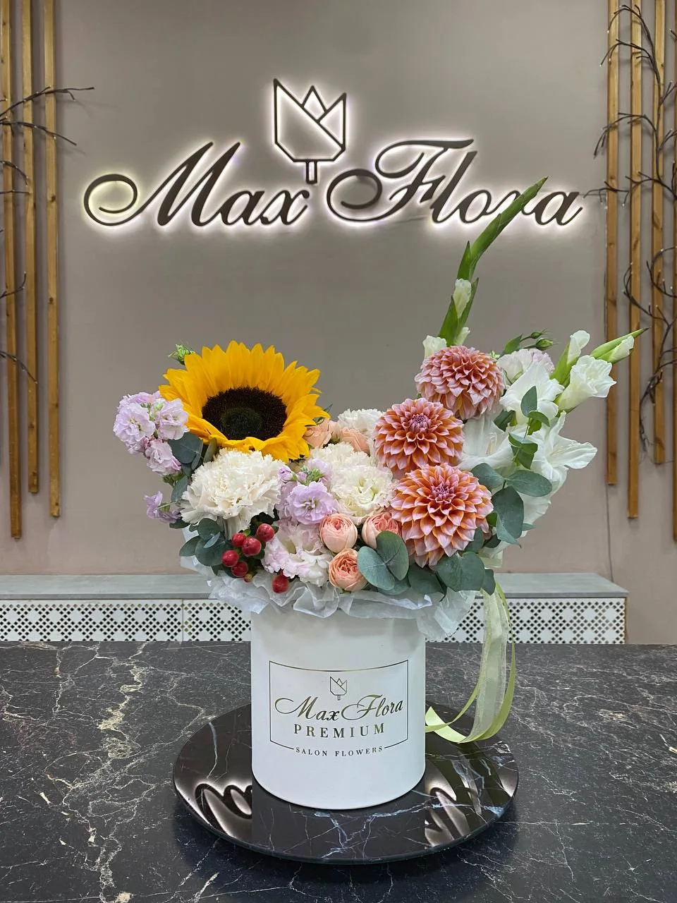 Бесплатная доставка цветов https://maxflorabuket.ru/collection/bukety