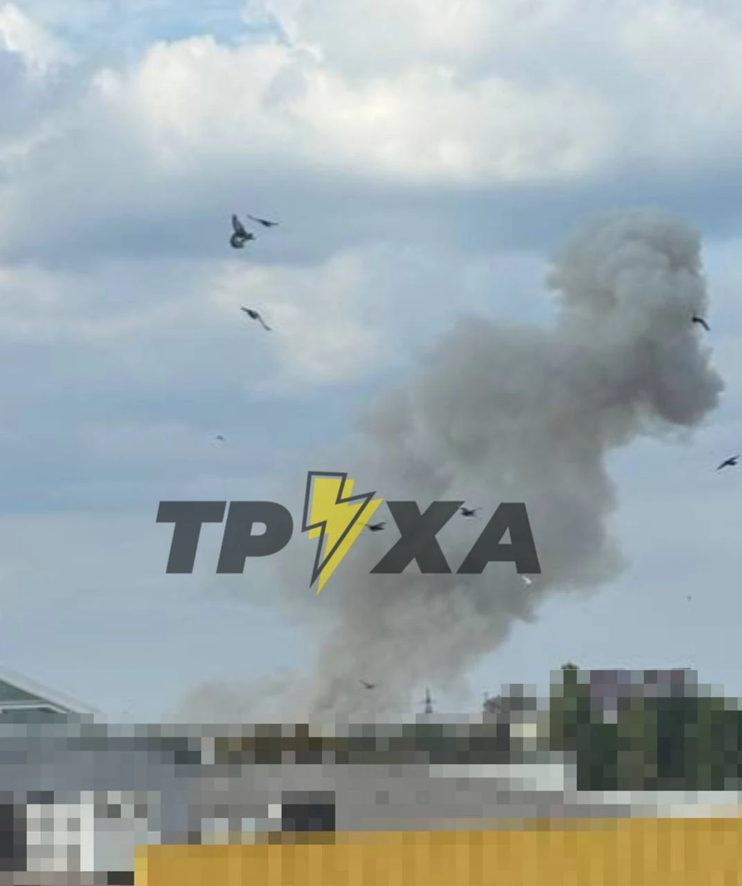 💥 В результате ударов по Слободскому району горят складские помещения, сообщил мэр Хар...