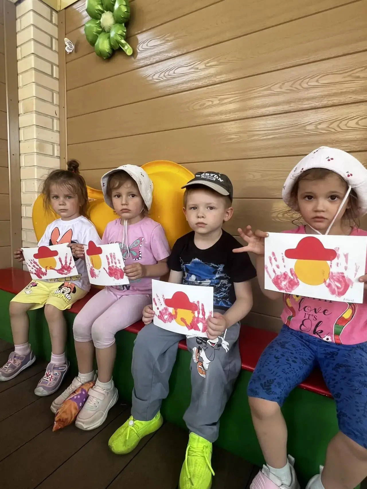 Группа»Паровозик»
Аппликация на тему профессий (пожарный)
Цель занятия: использование нетрадиционной