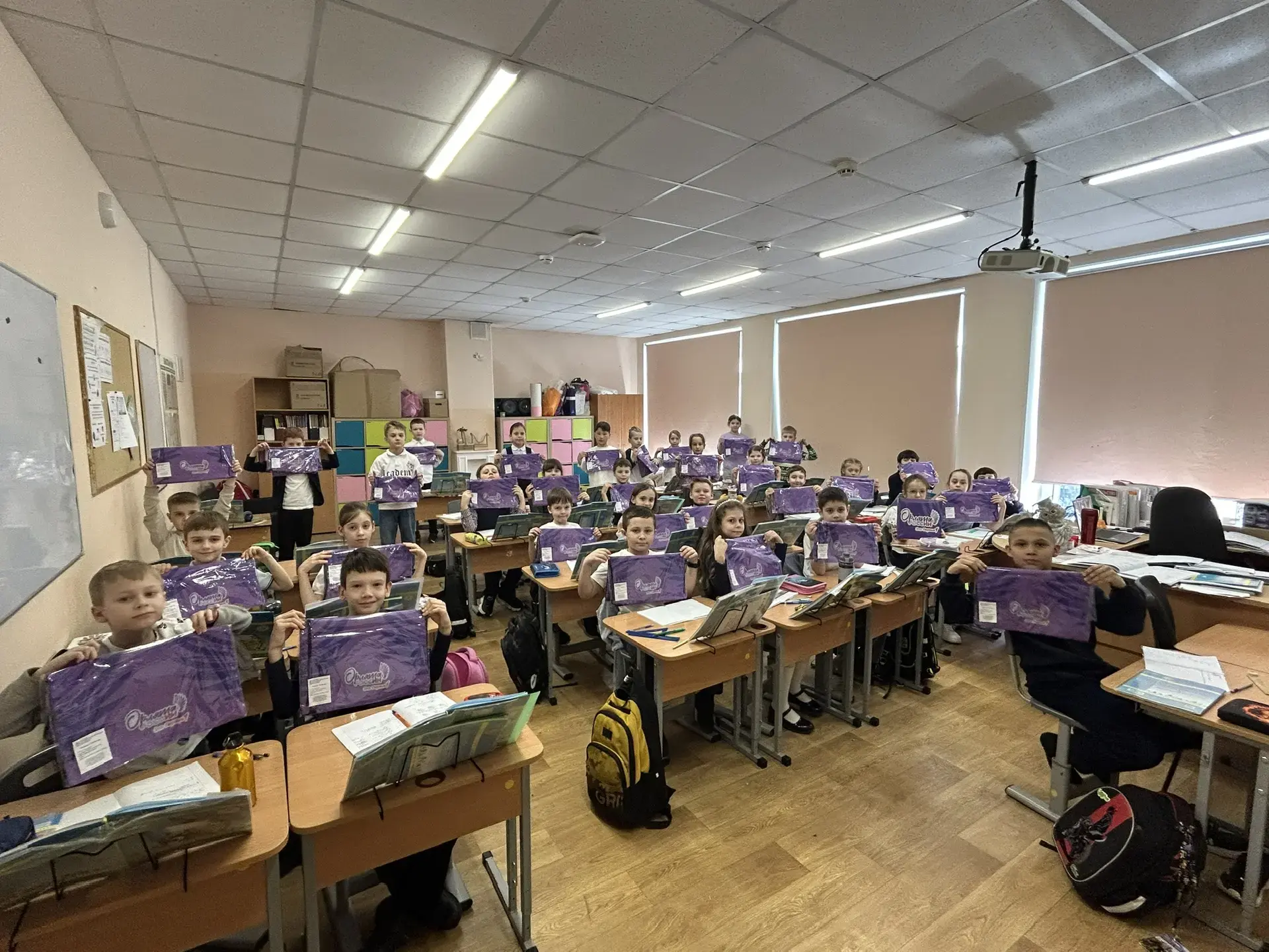 🎒 «Орлята России» получили подарки за свои достижения!  🦅✨Наши юные «Орлята» дождались награду! Суве
