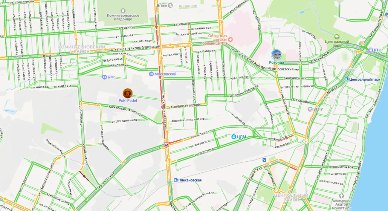 🚧 Двухкилометровая пробка сковала движение на Московском проспекте утром вторника, 28 июля. Судя по
