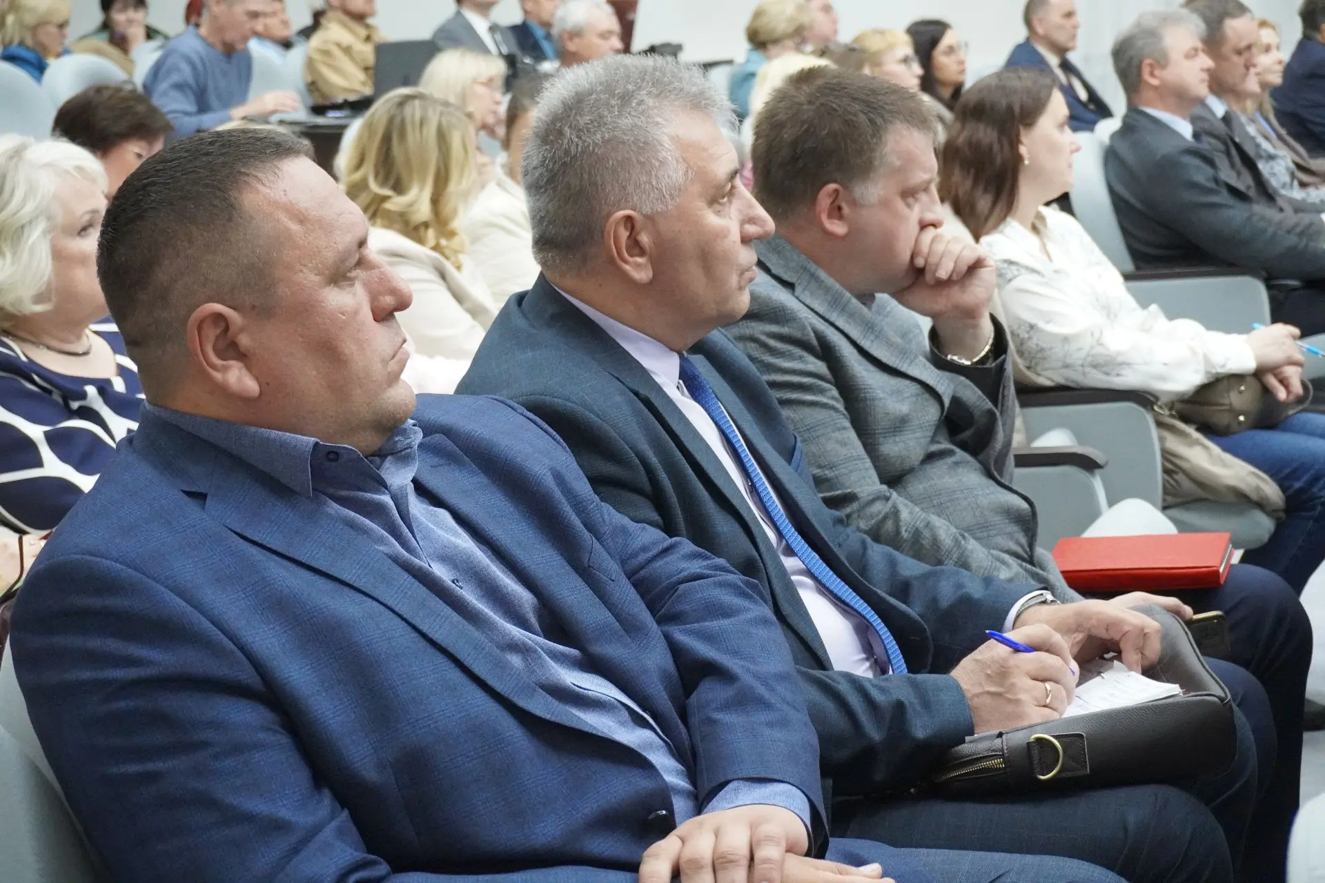 🏫 В Барнауле обсудили безопасность школ, подготовку к отопительному сезону и летнюю занятость подрос