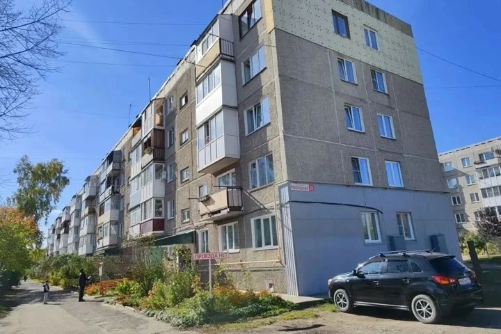 В Минусинске женщина три года по ночам стучала в стены — суд взыскал 50 тыс. ₽ за морал...