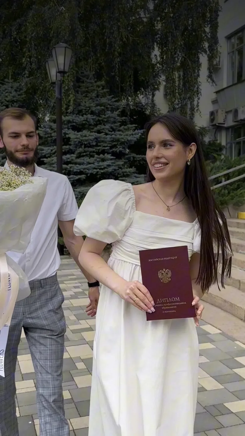 💐 Выпускной — важный этап в жизни вашей любимой!

Пусть этот особенный день запомнится ей навсегда 