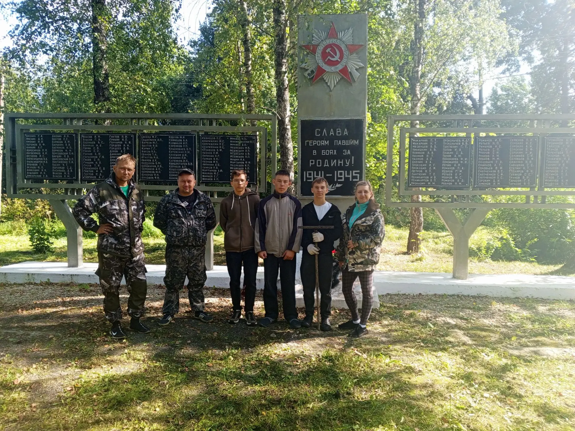 🎉 Мемориал в посёлке Гвардейский теперь выглядит достойно — к Дню флага его привели в ...