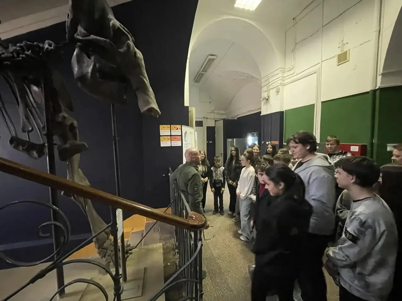Учащиеся 7«Е» и 8«Е» класса посетили зоологический музей МГУ 🐒  Юные биологи узнали много интересног