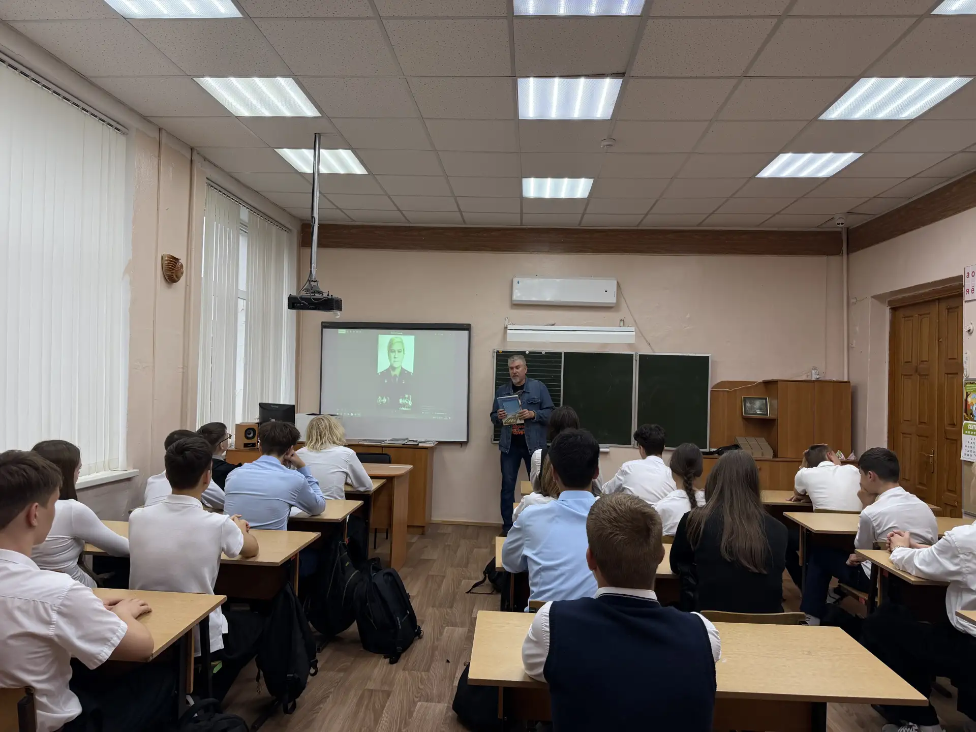 Урок мужества: память о выпускнике школы Андрее Чуносове 🎖️