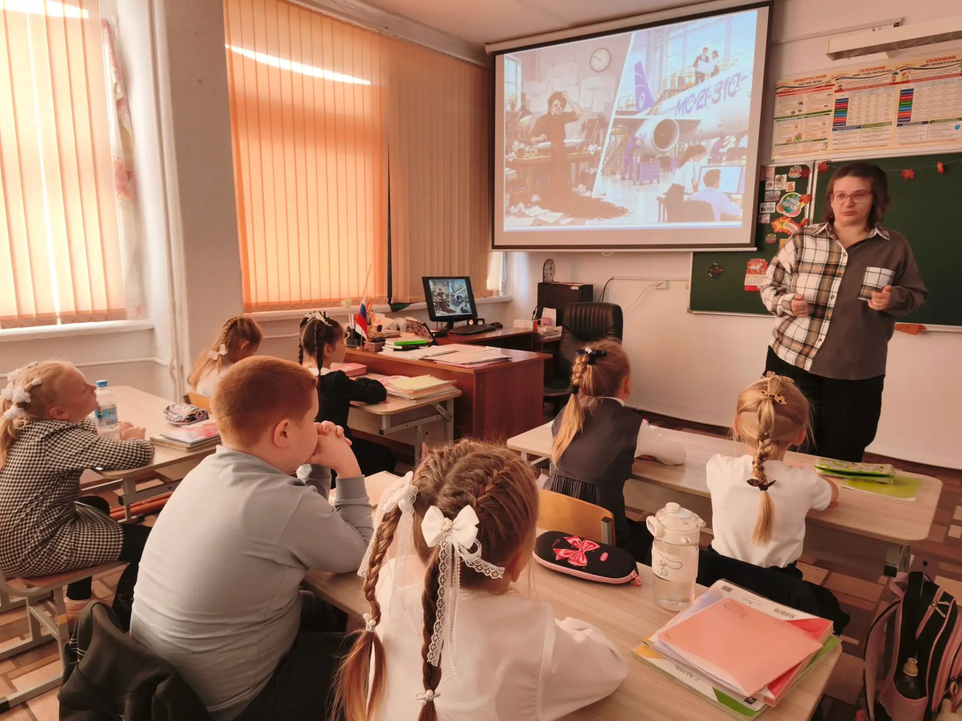 🇷🇺Сегодня, 14.09.2026, в нашей школе прошла традиционная еженедельная торжественная л...