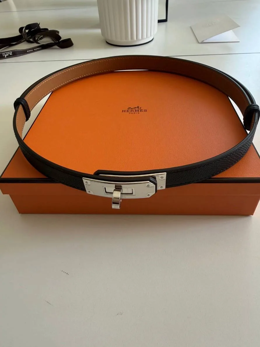 Ремень Hermes Kelly 🖤

Бренд: Hermes
Комплект: Пыльник
Состояние: новое, не носился 

Стоимость: 10