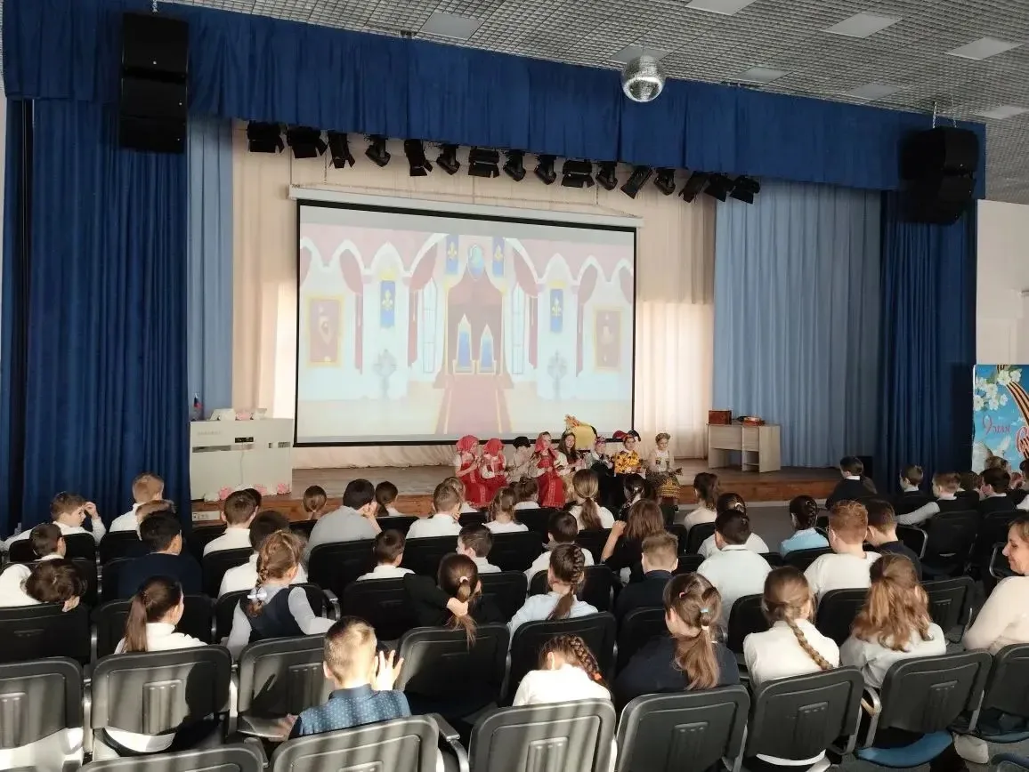 🎭 Сегодня мы отметили Всемирный день театра! 🎭  Учащиеся третьих классов  поучаствовали в театрально