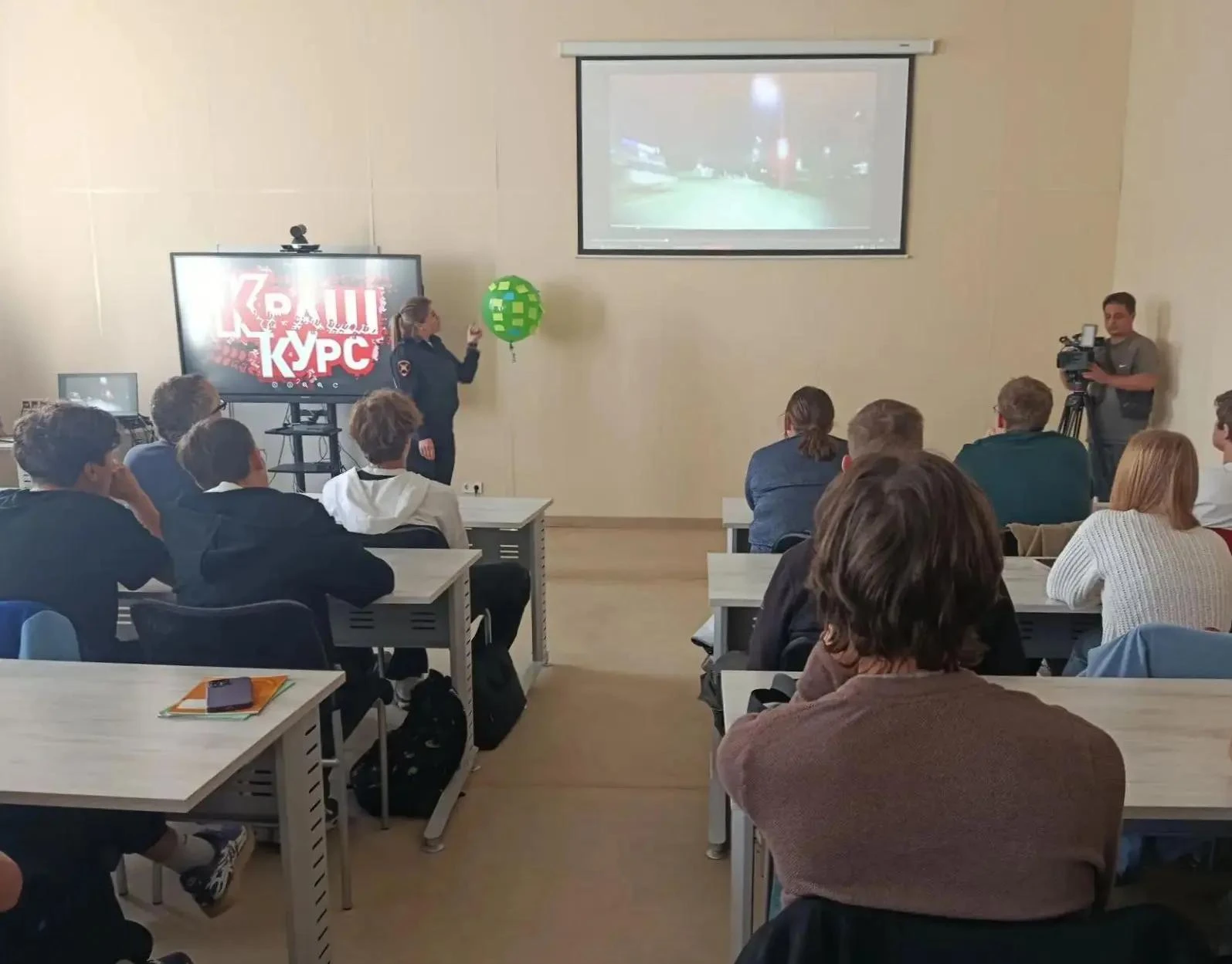 ‼ Сотрудники Госавтоинспекции провели «Краш-курс» для студентов в Мариуполе