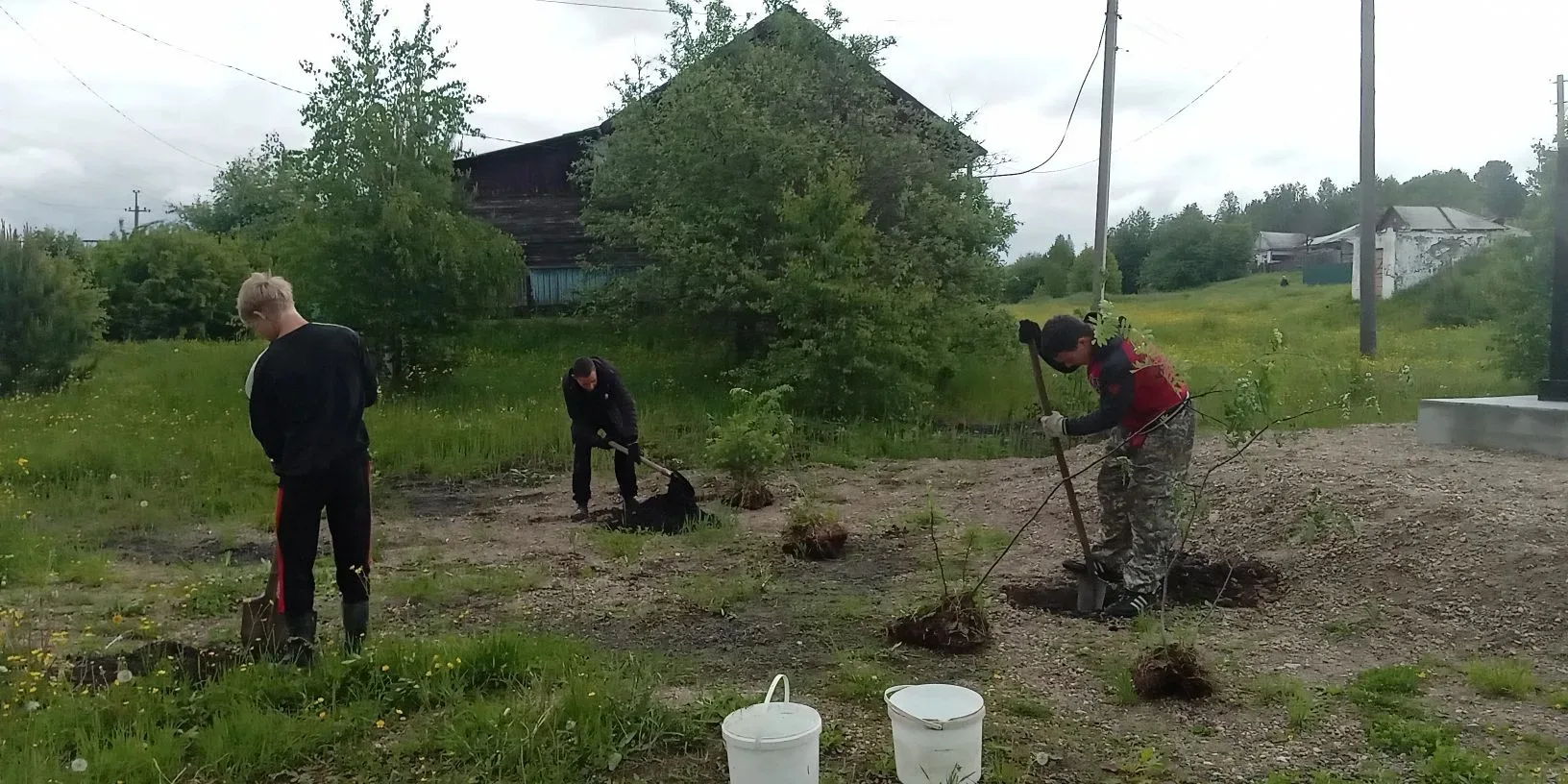 Сегодня в 85 - ю годовщину начала Великой Отечественной войны у мемориала "Мужественным героям Росси