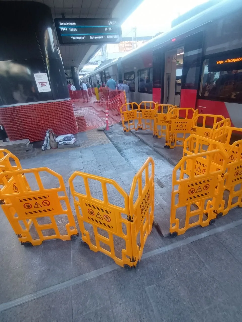 🚊 «Зеленоград-Крюково» МЦД-3

Ведётся ремонт покрытия платформы.

📷: Андрей Рыжов (kosh_marius Чат