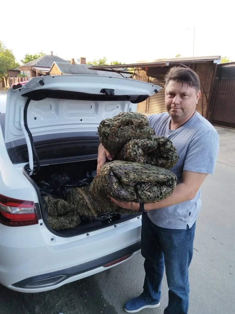 Уже стало доброй традицией по выходным возить с волонтёрами группы "Поддержим наших х. ...