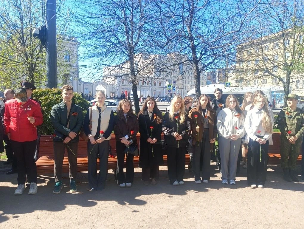🙏ПОМНИМ ГЕРОЕВ: СТУДЕНТЫ НГУ ИМ. П.Ф. ЛЕСГАФТА ПОСЕТИЛИ МЕМОРИАЛЫ ЛЕНИНГРАДСКИМ ОПОЛЧЕНЦАМ И ПАРТИЗА