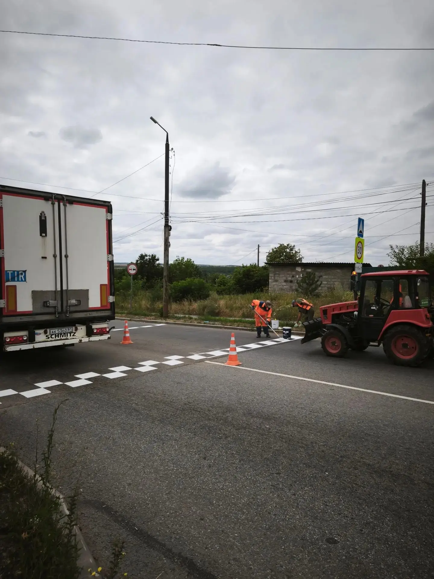 На автодороге 43К-04 Михайловка – Алчевск – Брянка – Стаханов – Первомайск – Золотое пр...
