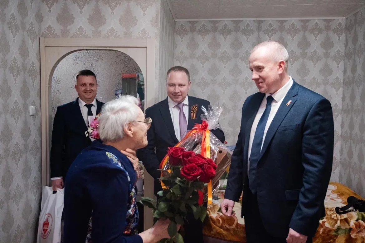 Руководители Уральской Стали поздравили тех, кто пережил концлагеря и блокаду Ленинграда.   В гостях