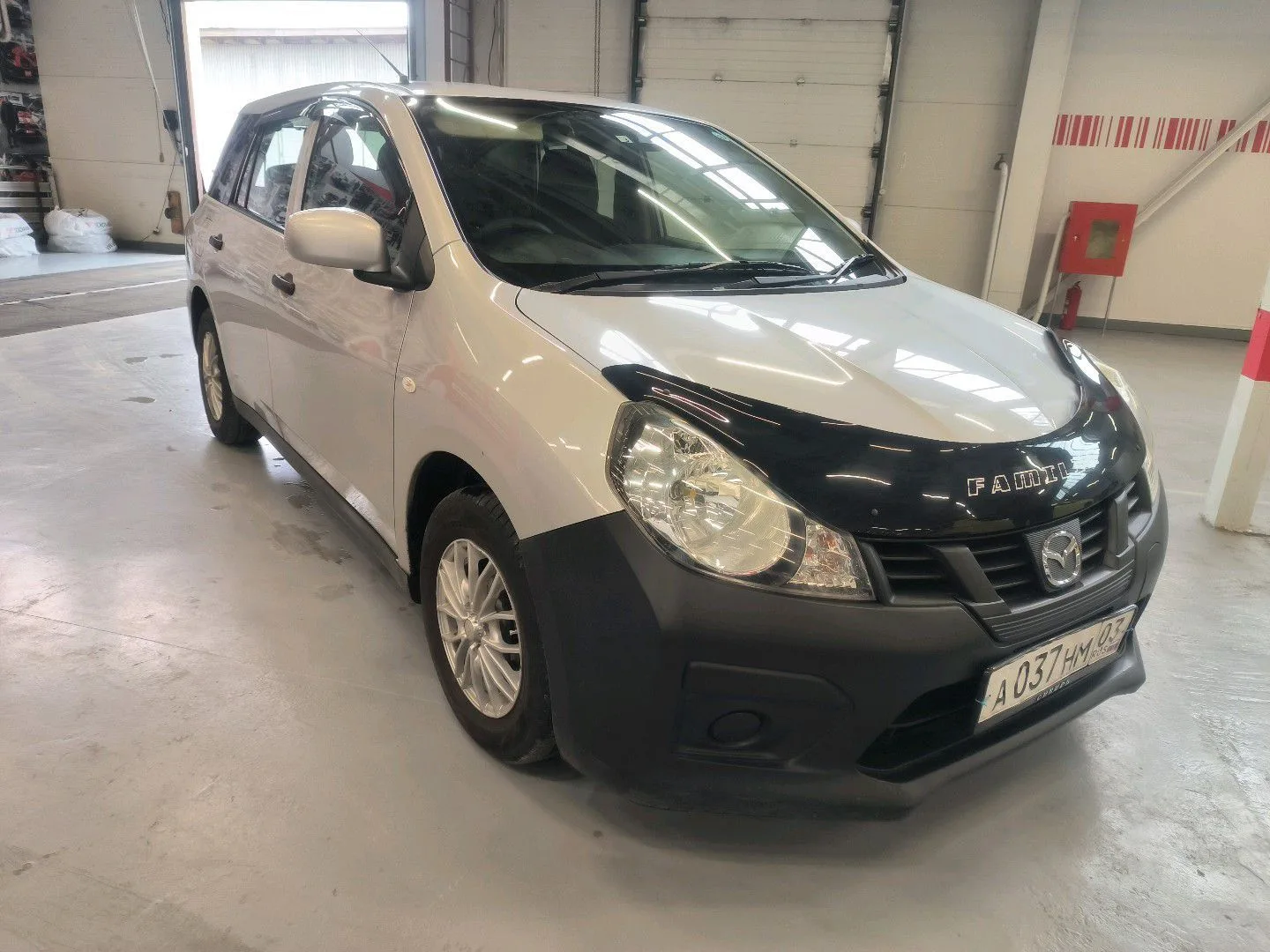 На аукционе Mazda Familia