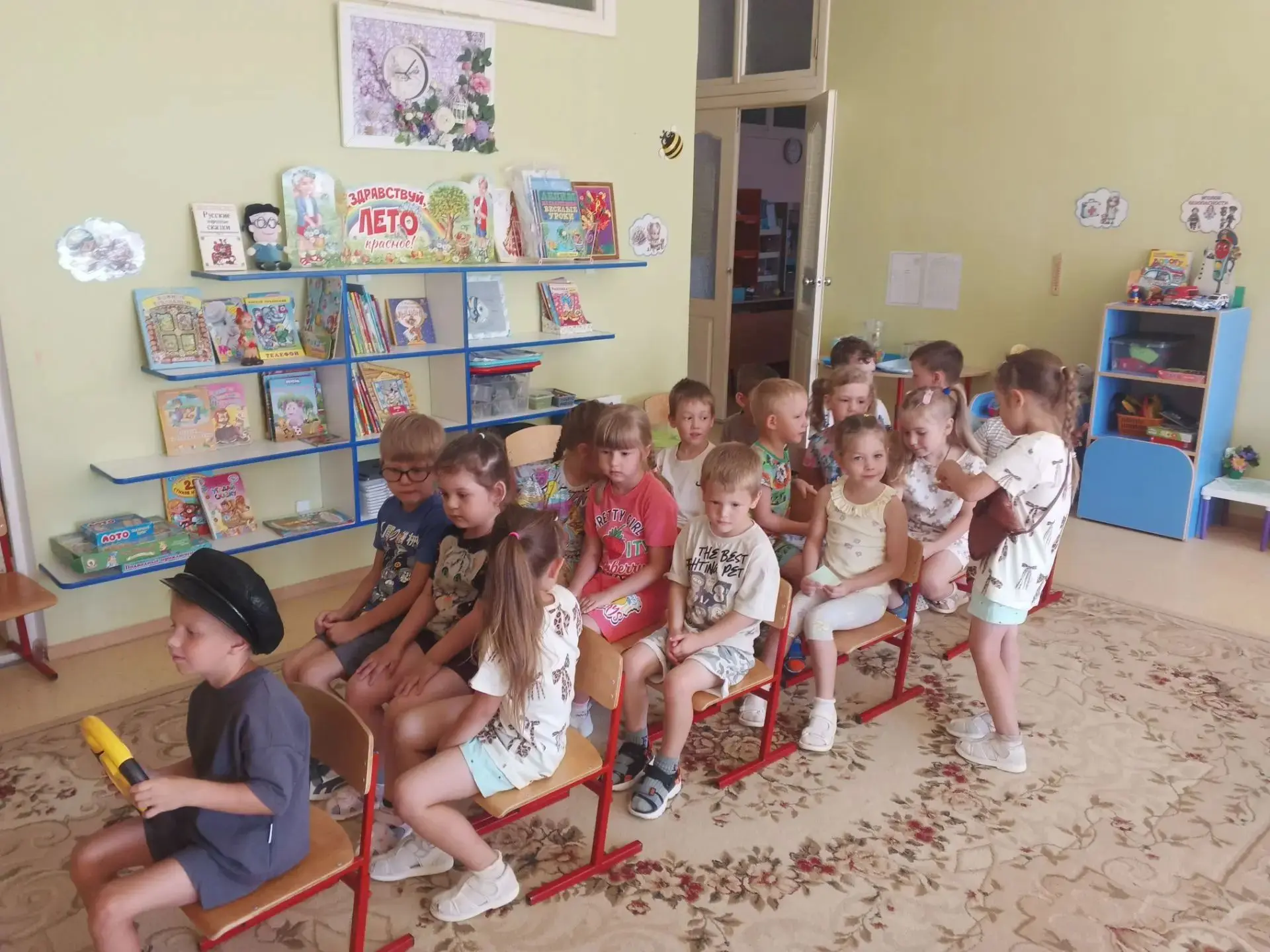 Воспитанники группы "Светлячки" провели познавательные мероприятия "Осторожно, пассажир...