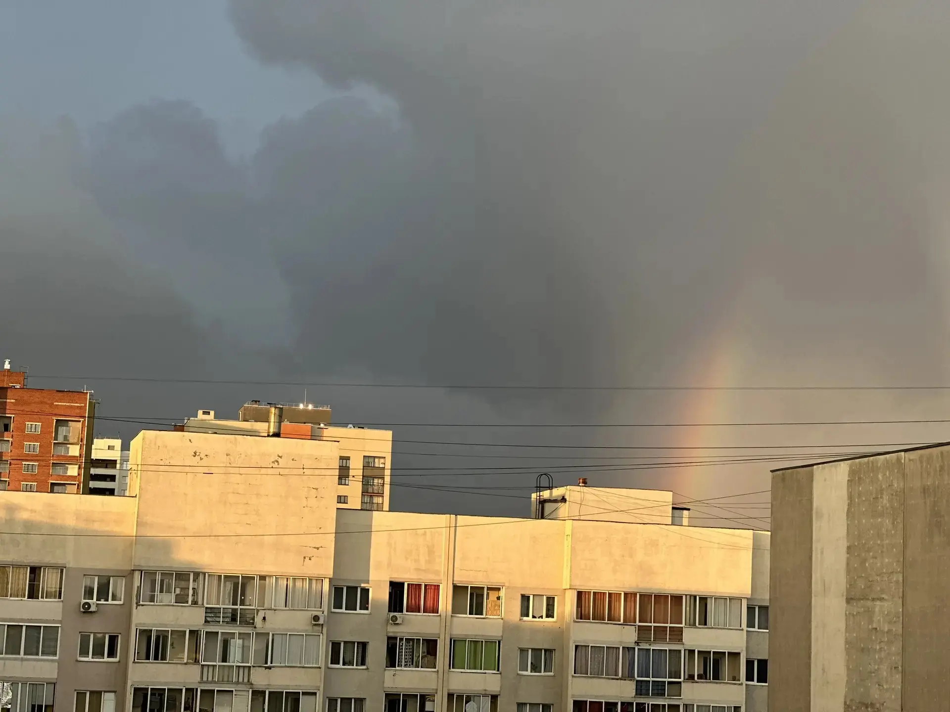 Соскучились по дождю? А по радуге?