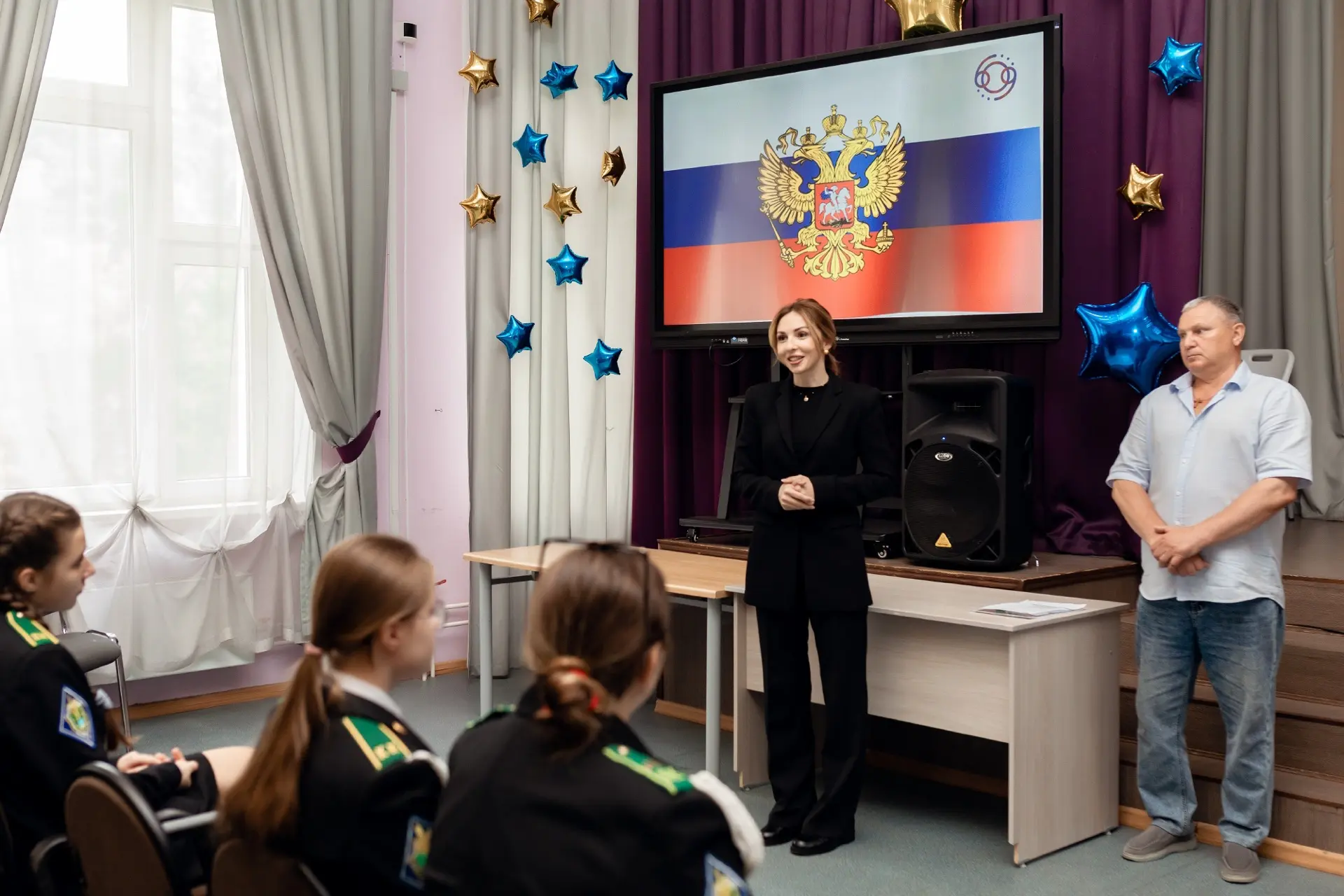 ⭐️Сегодня стартовала последняя неделя перед каникулами — с традиционной церемонии выноса флага под г