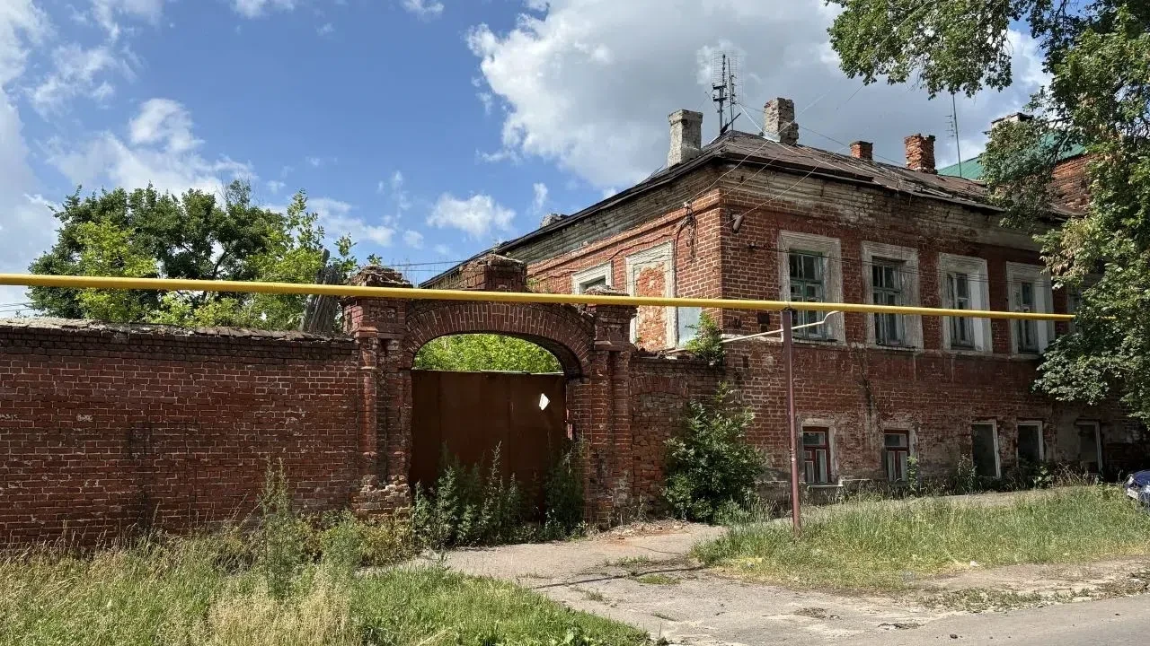 Двухэтажный кирпичный дом, принадлежавший мичуринским хлеботорговцам Левиным в конце XI...