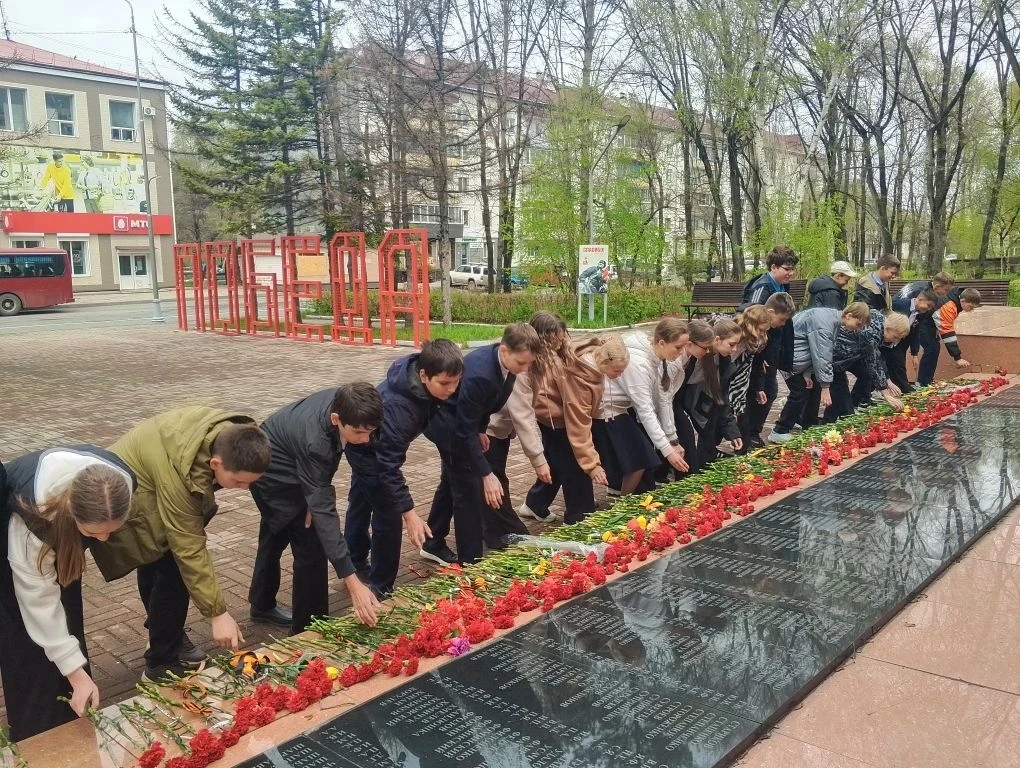 #ВозложениеЦветов #ИнтеллектПомнит #ДеньПобеды #СпасибоЗаПобеду #НавигаторыДетства #Росдетцентр #Дви