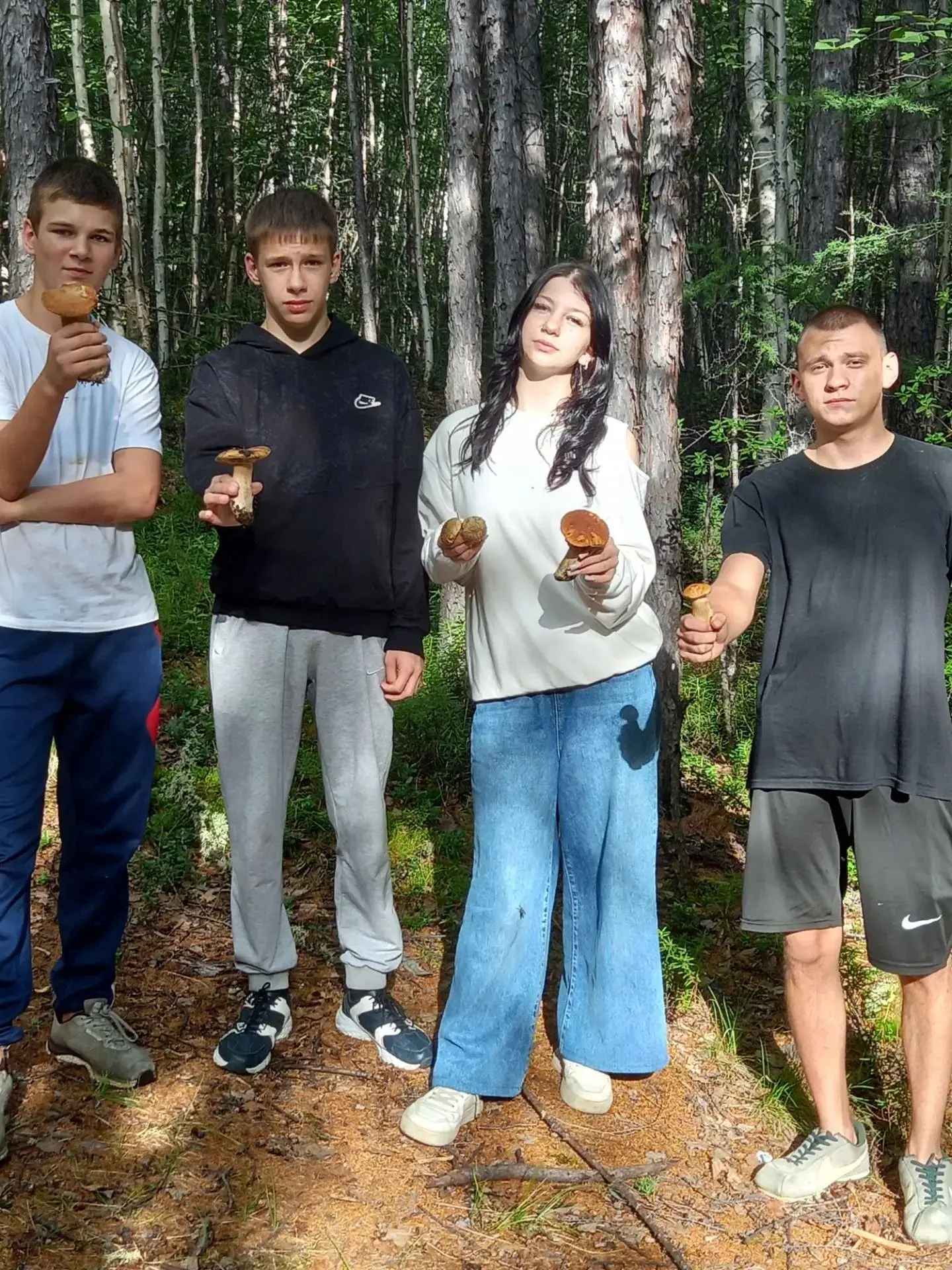 В нашем Центре прошла не просто прогулка, а настоящая тематическая викторина «Дары леса...