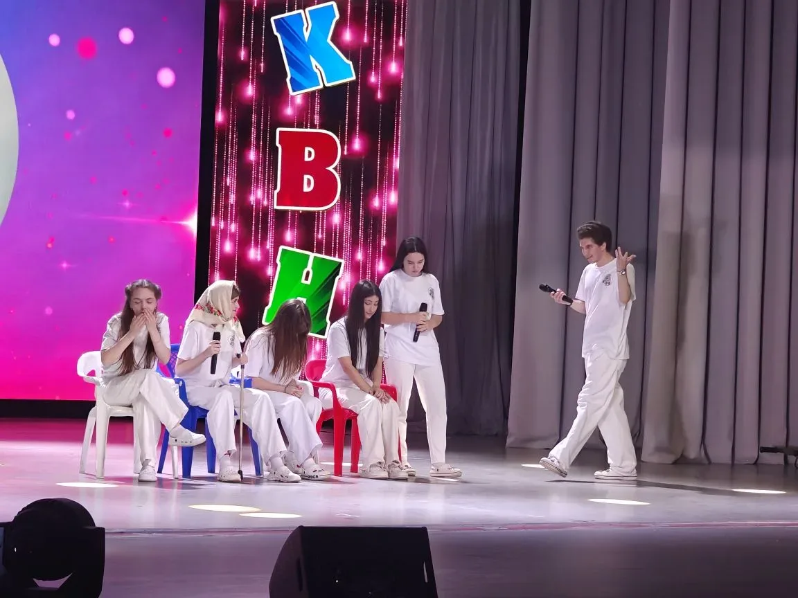 🤔 Известны команды-победители финала районной Открытой лиги КВН   🤼‍♀️ В решающей юмористической схв