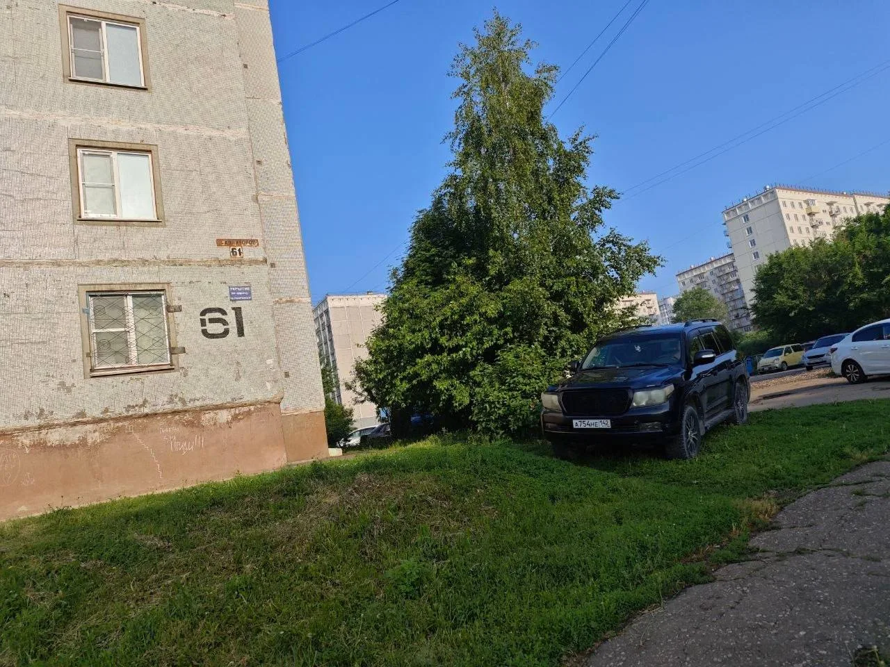 В Новоильинском районе Новокузнецка заметили очередного «мастера парковочного искусства»

Видимо, га