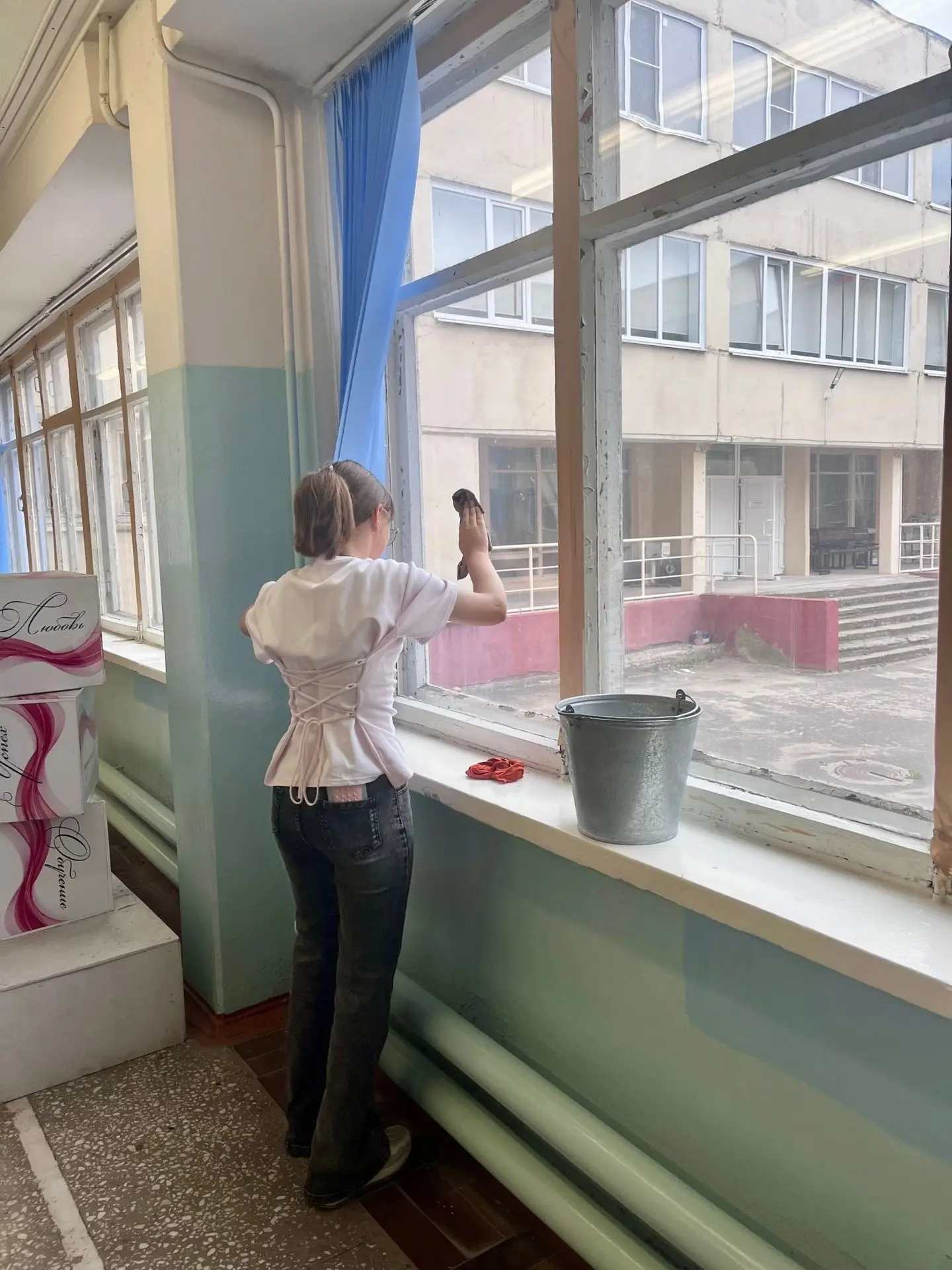 Мы не ждём, когда кто-то придёт и сделает красиво, мы делаем это сами.
Всем привет! Это говорит 8А �