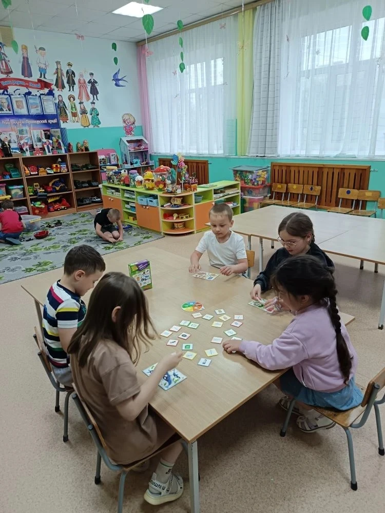 ♻️ Настольные игры по экологии ♻️

👩🏼‍🏫 На наших занятиях мы знакомимся с новыми настольными игра