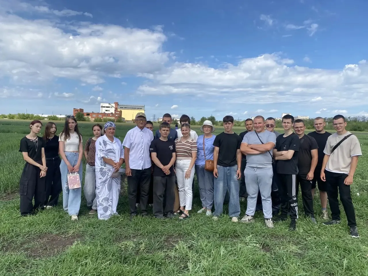 🌾 Настоящая наука в поле! 🌾

Студенты Безенчукского аграрного техникума гр. А-205 и А-305 в рамках