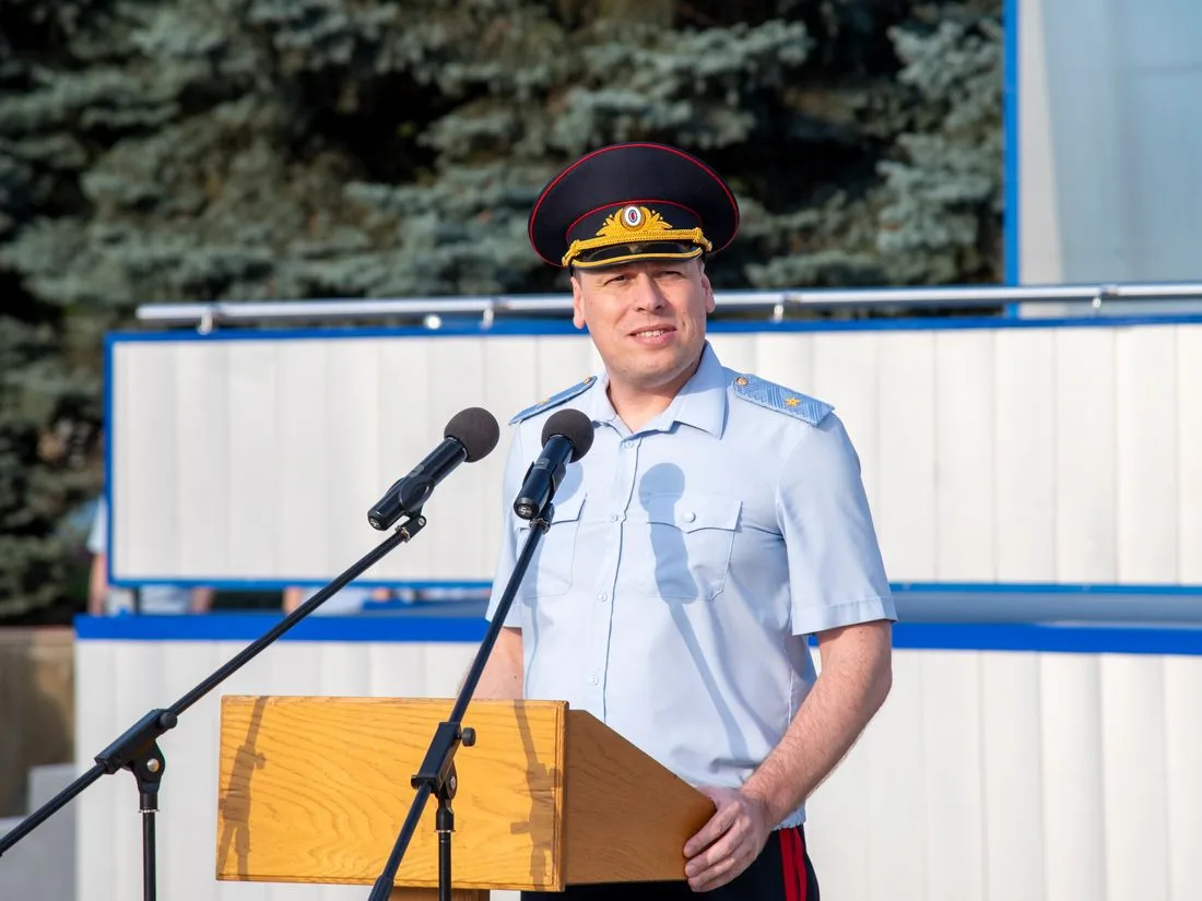 ⭐Выпускникам университета вручили погоны лейтенантов полиции

Особое значение церемонии придало то, 