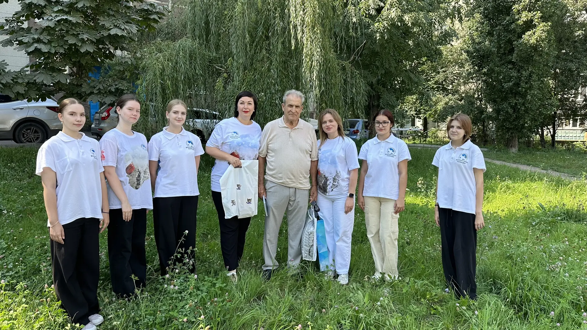 «Волонтёры Победы» поздравили с 85-летием ветерана боевых действий Владимира Михайленко...