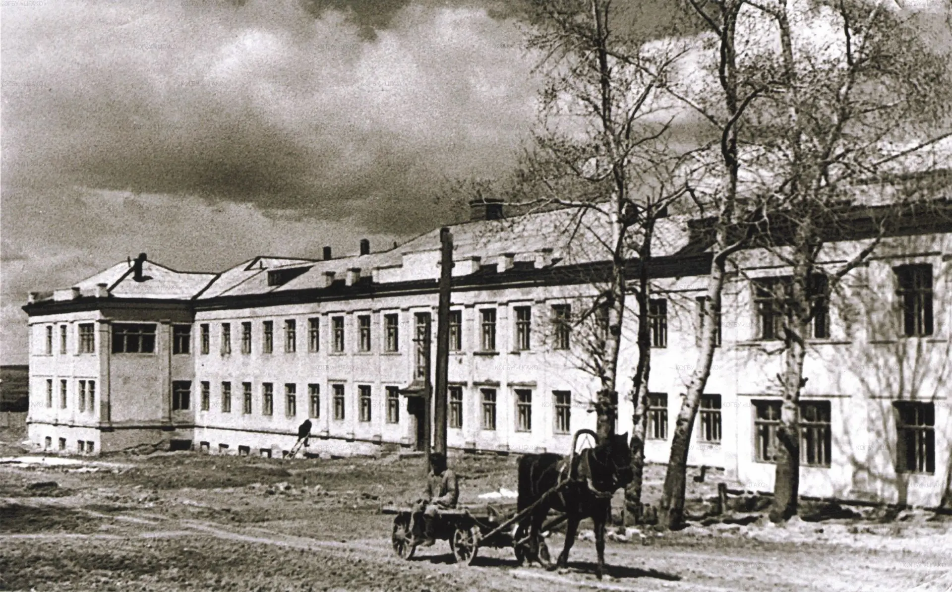 Здание детской инфекционной больницы на ул. Герцена. Начало 1940-х гг. Автор фото - Л. Шишкин.