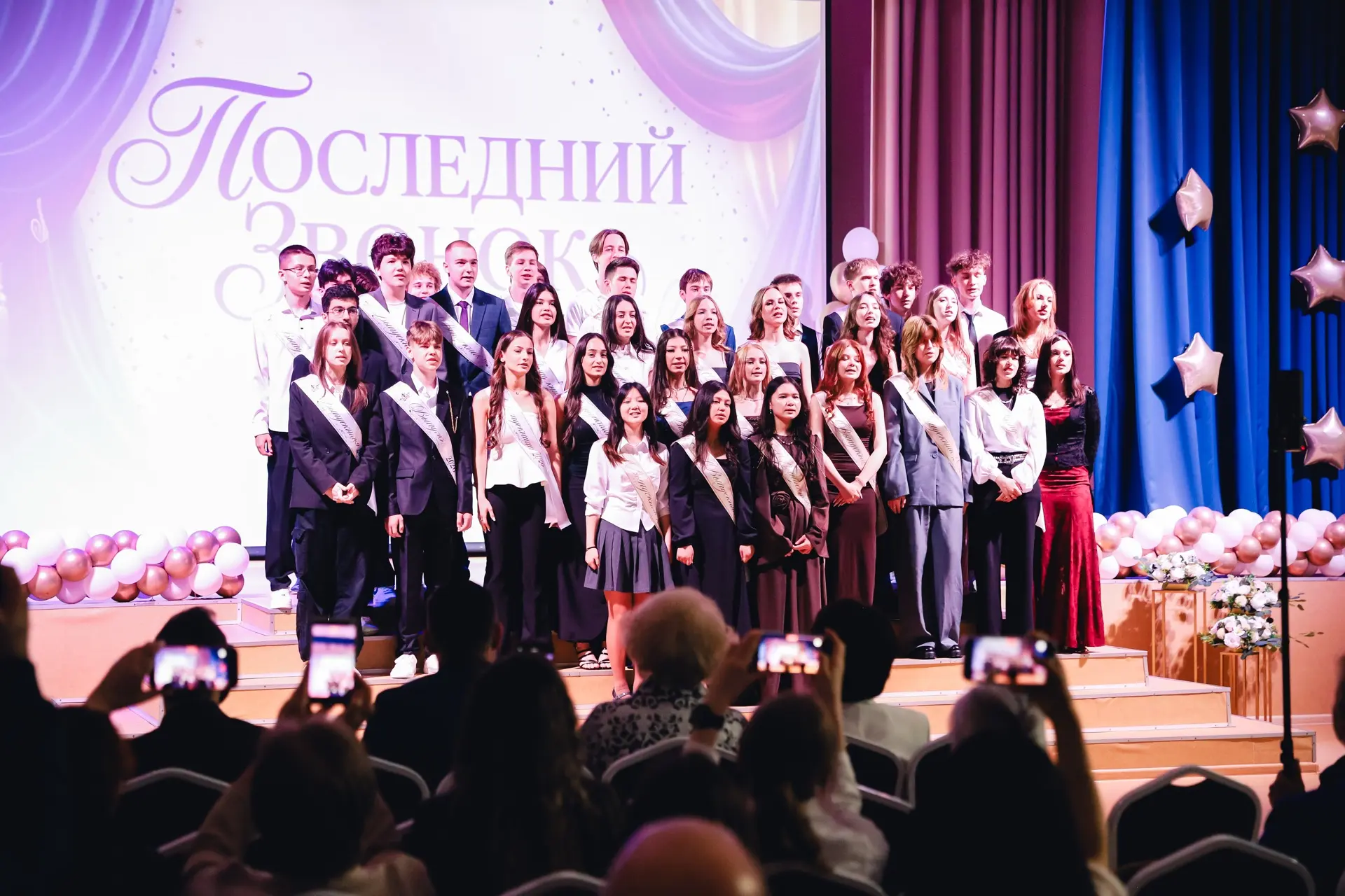 Последний звонок прозвучал для 5 тысяч выпускников Химок  В школах Химок прошли торжественные линейк