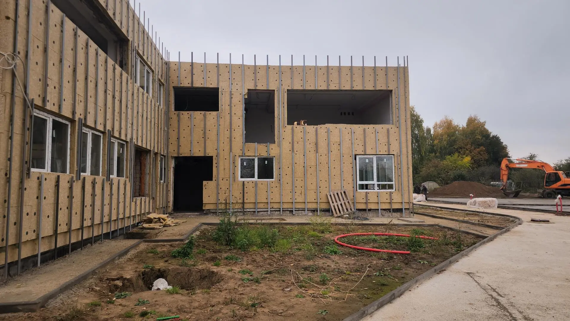 В Бронницах продолжается капитальный ремонт детского сада «Вишенка». Здание построили е...