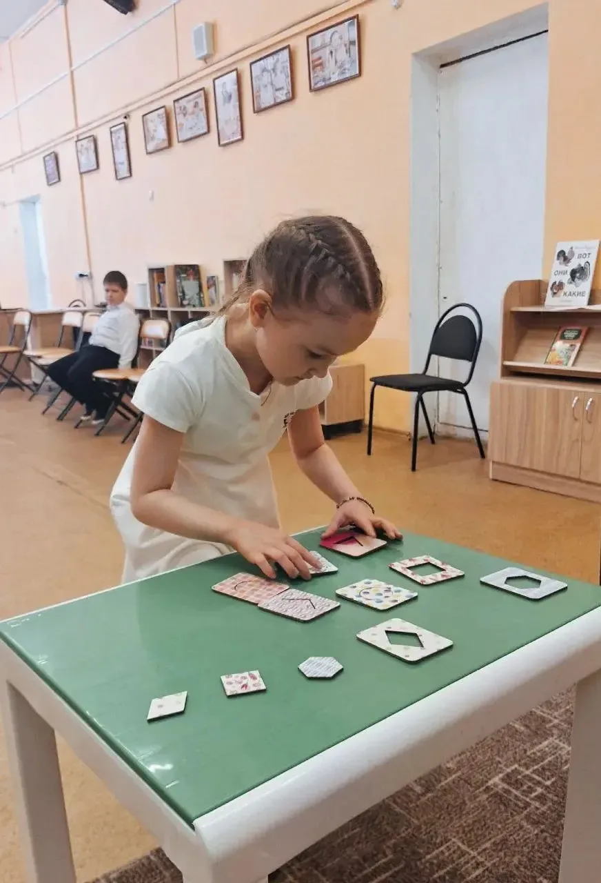 6 марта выдался насыщенный день! 2 «Г» класс побывал в библиотеке им. Гайдара. Интерактивное занятие