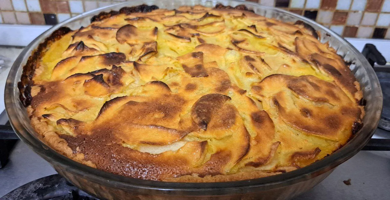 Цветаевский пирог.
Башкача эиткэндэ, алма пирогы.
Камыр: 150 гр йомшак ак май, 2 стакан он, 100 гр с